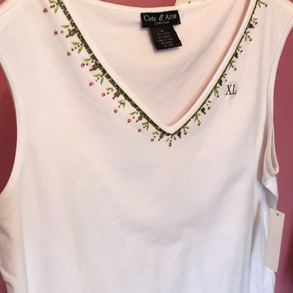 New white v-neck sleeveless tee with beading - Picture 1 of 3